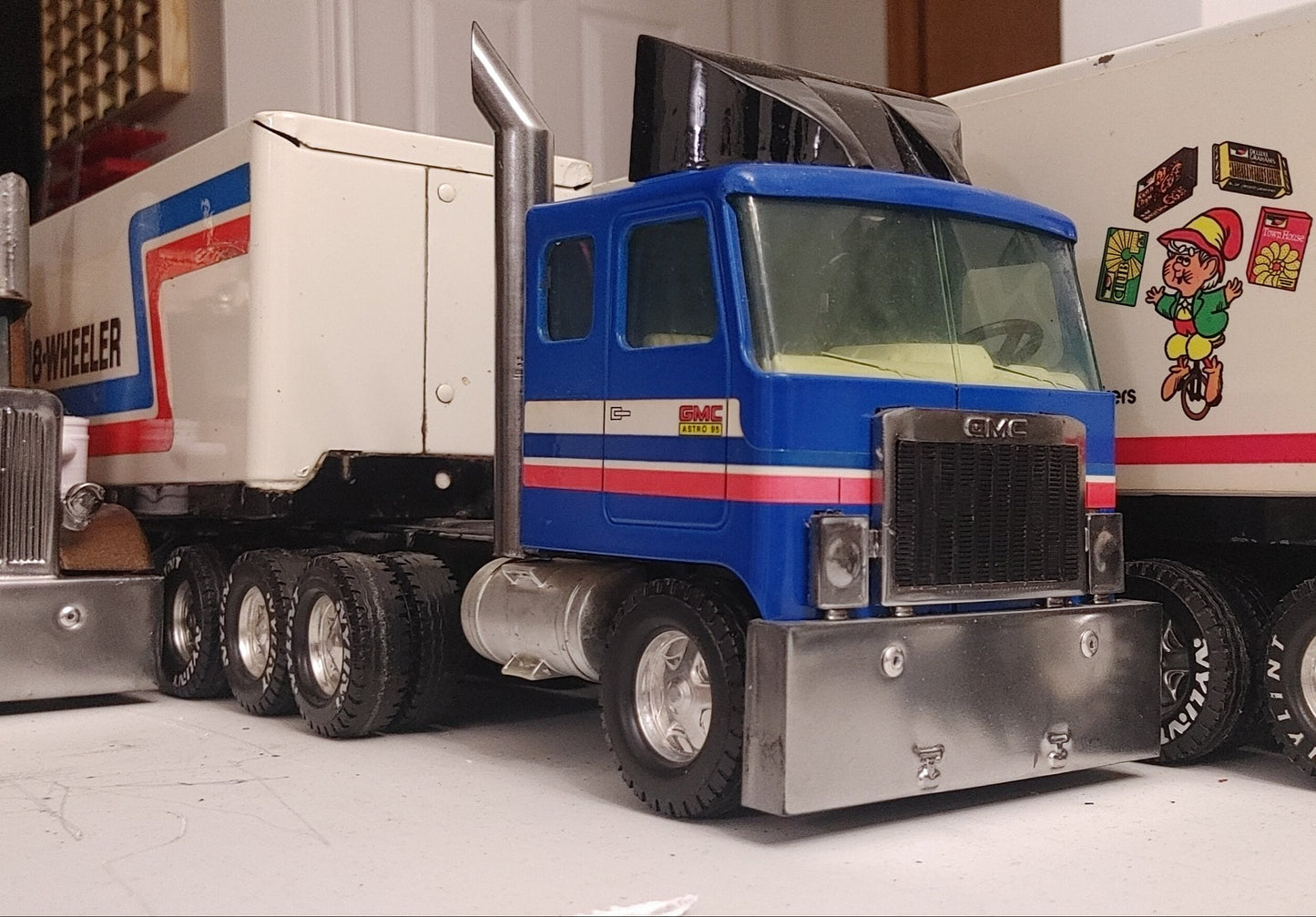 NYLINT GMC Grill - Original/Custom [ Scale: 1/18 ]