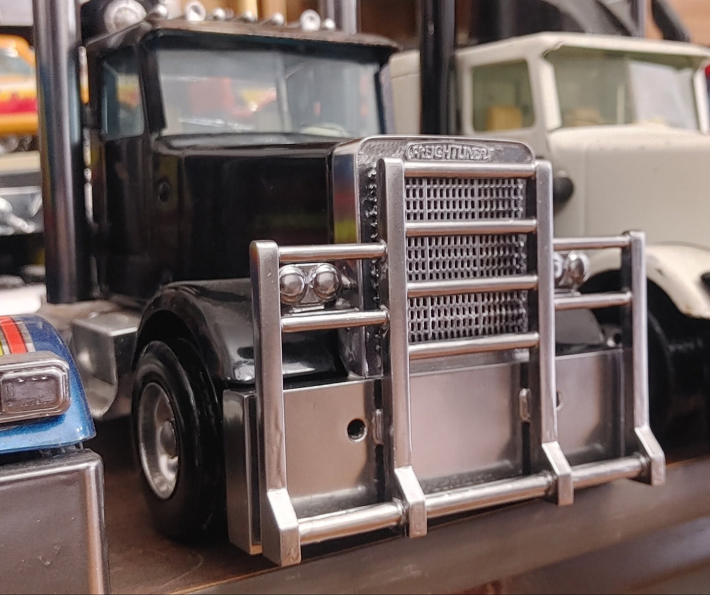 NYLINT Bush Bumper 1-Piece (Freightliner/GMC/W900/Peterbilt) [ SCALE: 1/18 ]