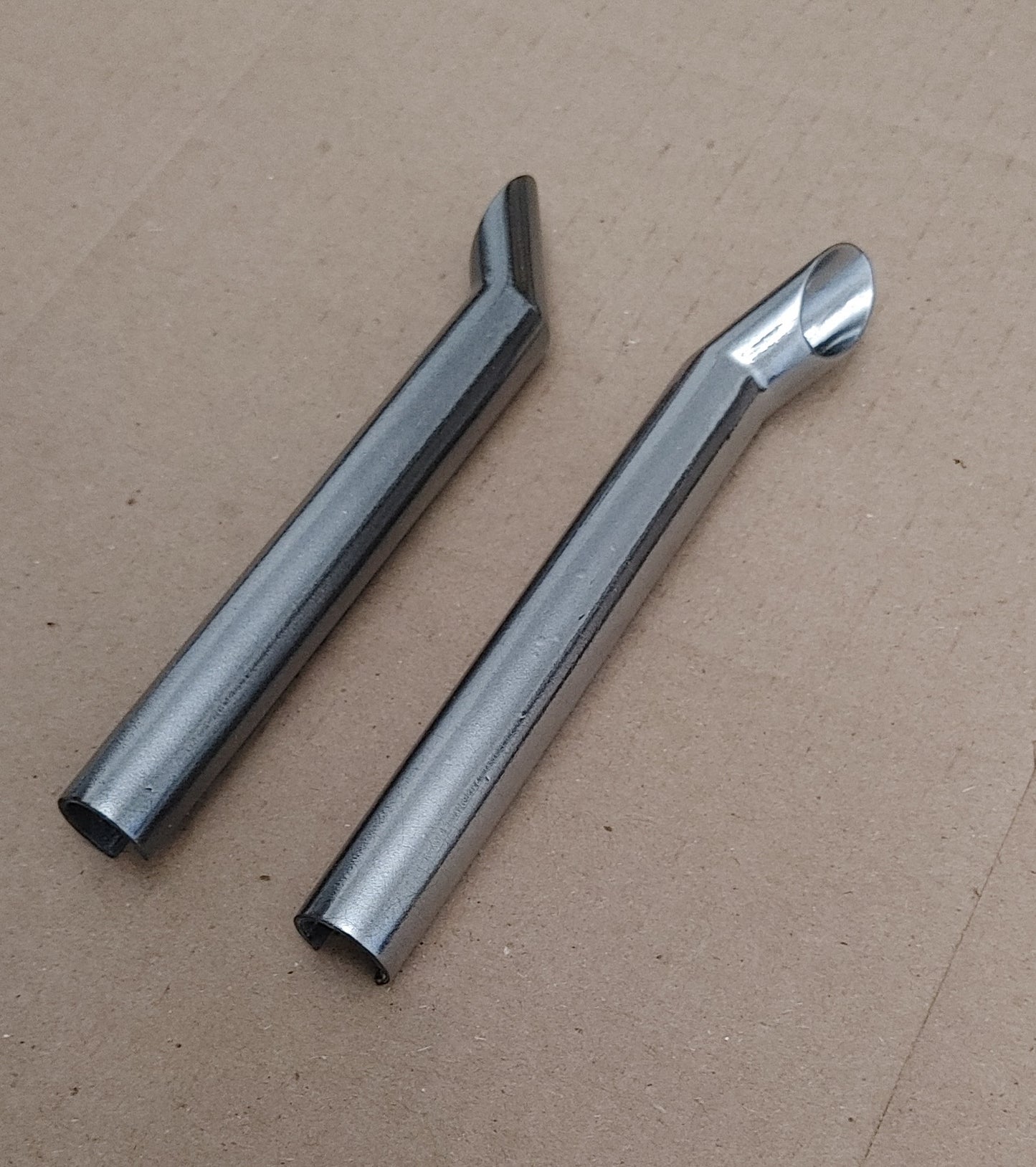 NYLINT Curved-Tip Exhaust Set (SNAP-ON) [ Scale: 1/18 ]