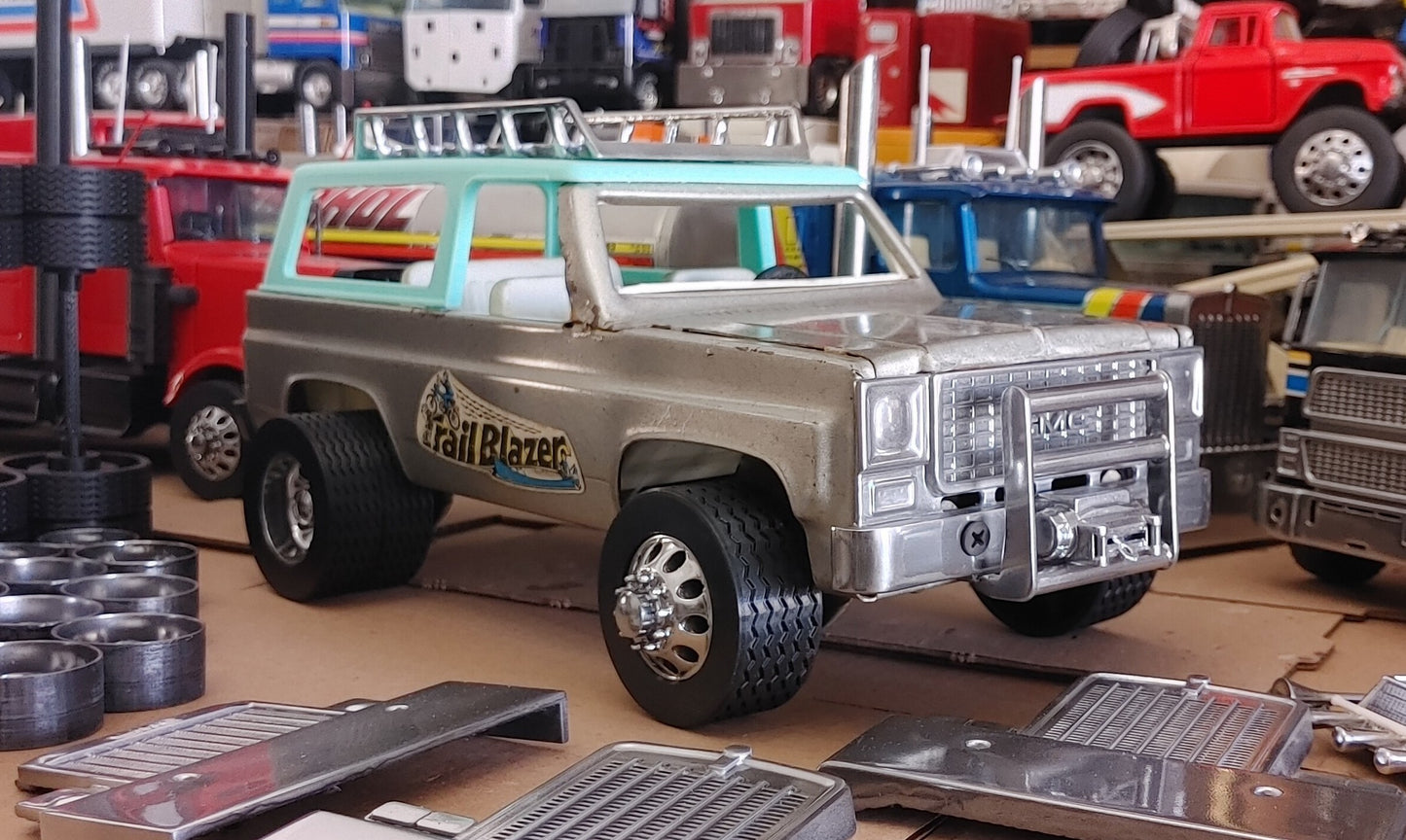 NYLINT BLAZER/C10 GMC/CHEVY Grills - Custom [ SCALE: 1/12 ]