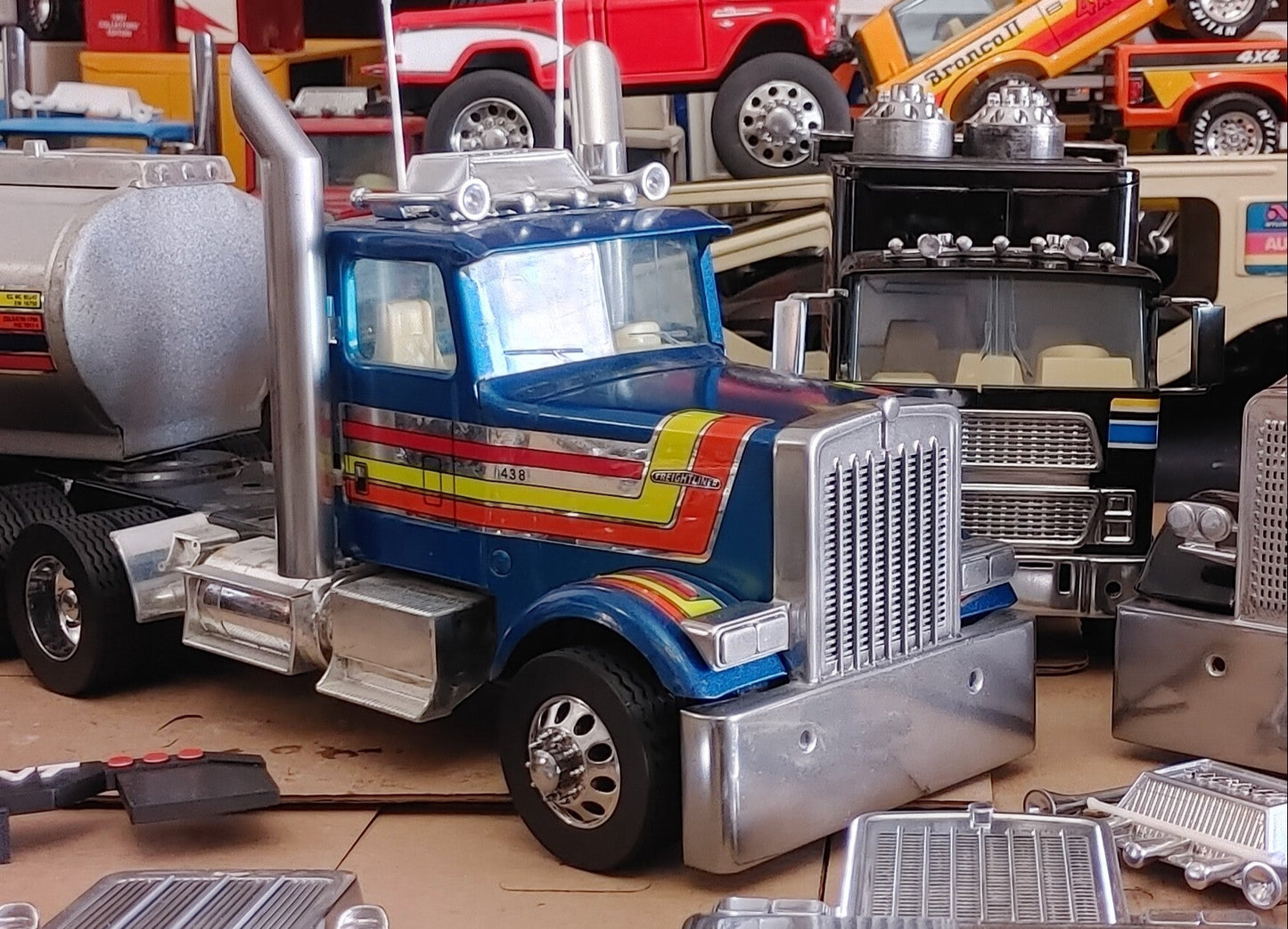 NYLINT KENWORTH W900 Grills - Original/Custom [ SCALE: 1/18 ]