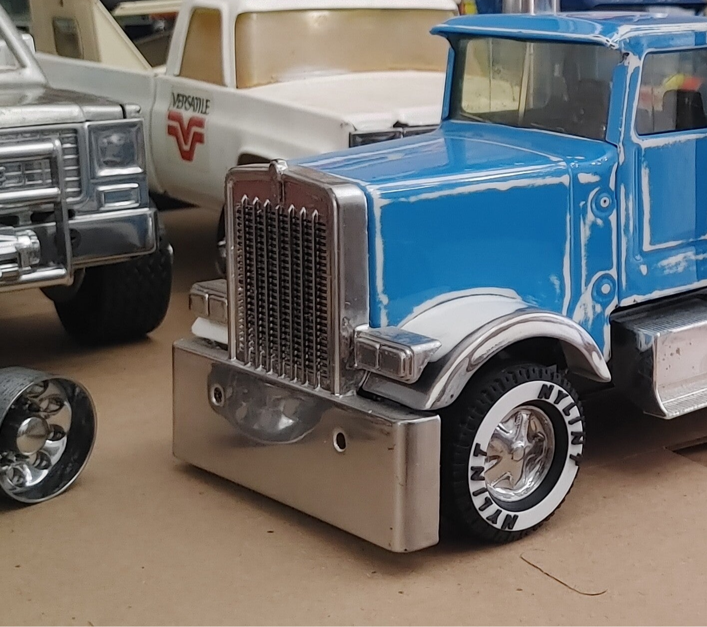 NYLINT KENWORTH W900 Grills - Original/Custom [ SCALE: 1/18 ]