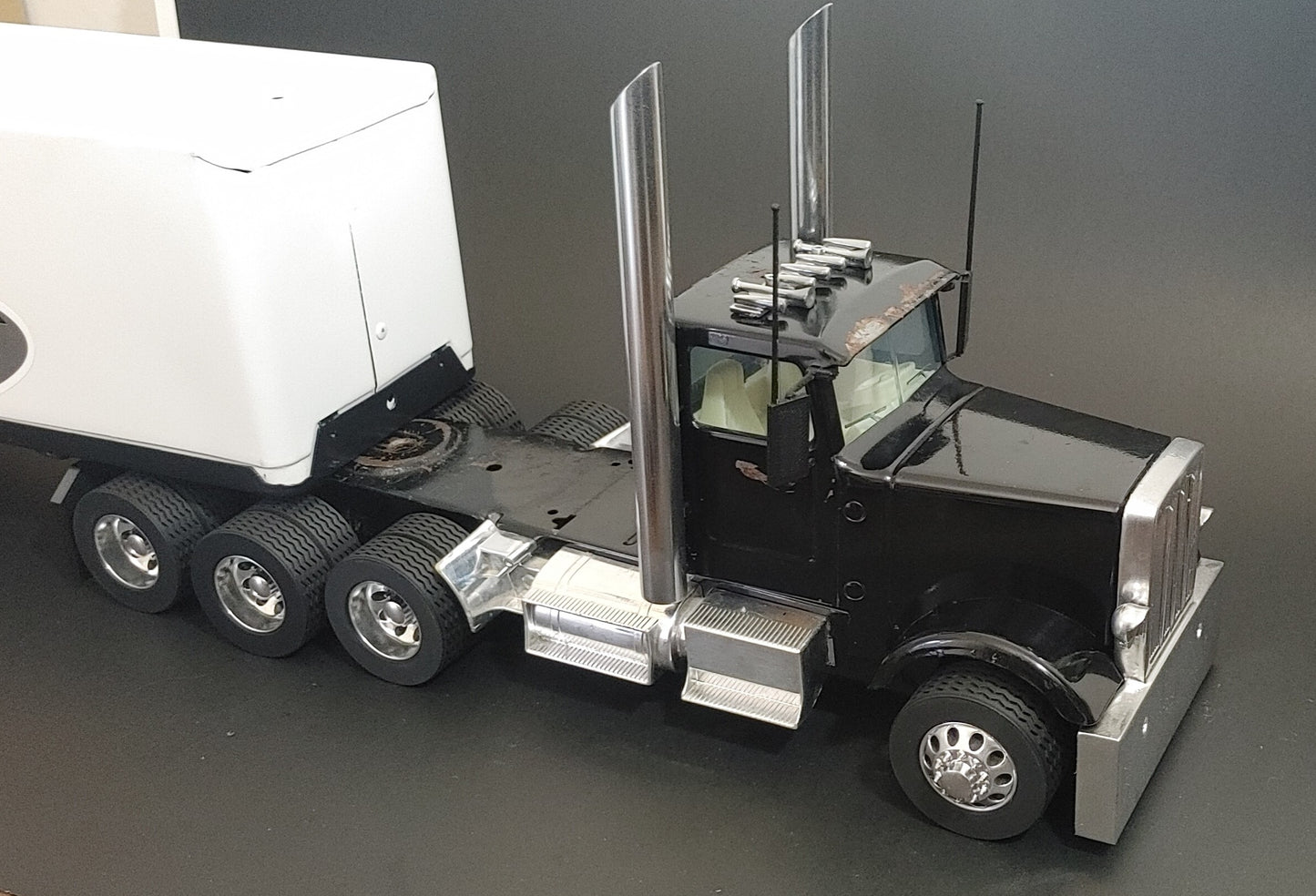 NYLINT Bud Wheels Freightliner/GMC [ Scale: 1/18 ]