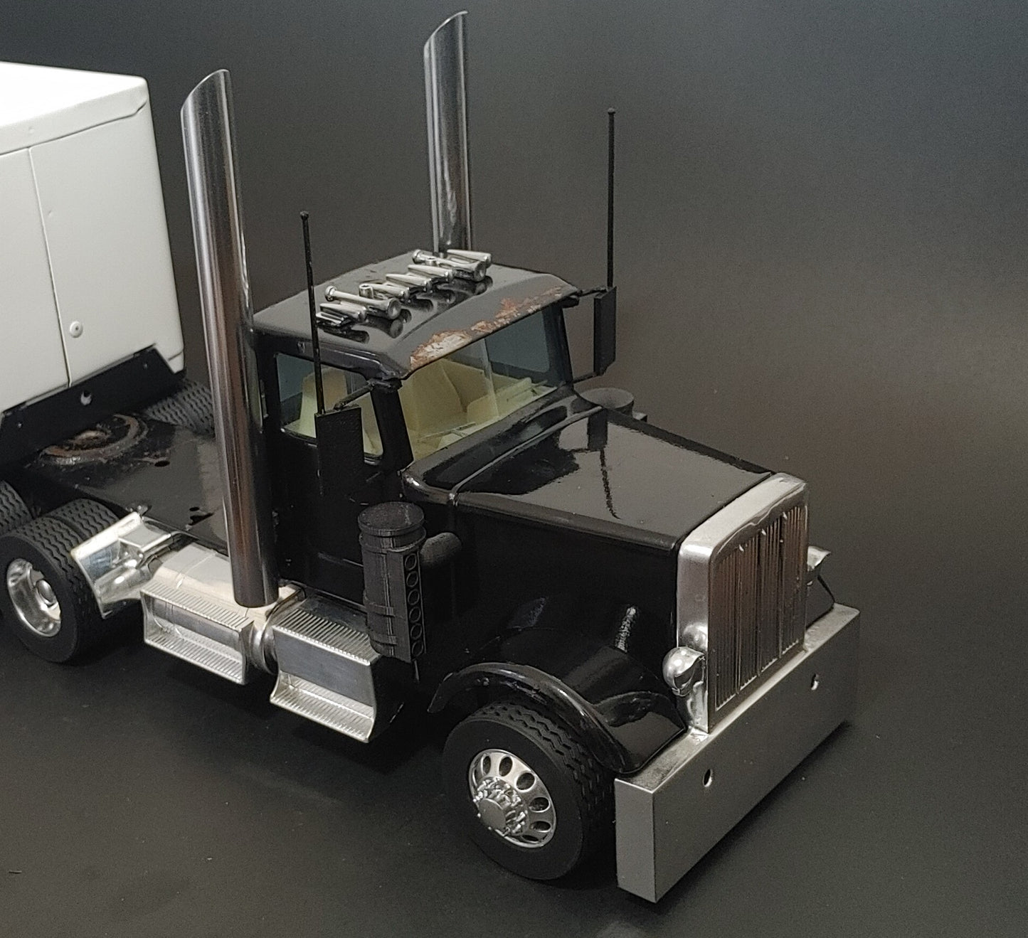 NYLINT Bud Wheels Freightliner/GMC [ Scale: 1/18 ]