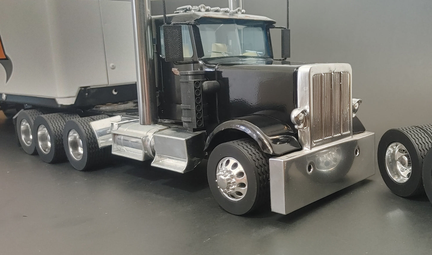NYLINT Bud Wheels Freightliner/GMC [ Scale: 1/18 ]
