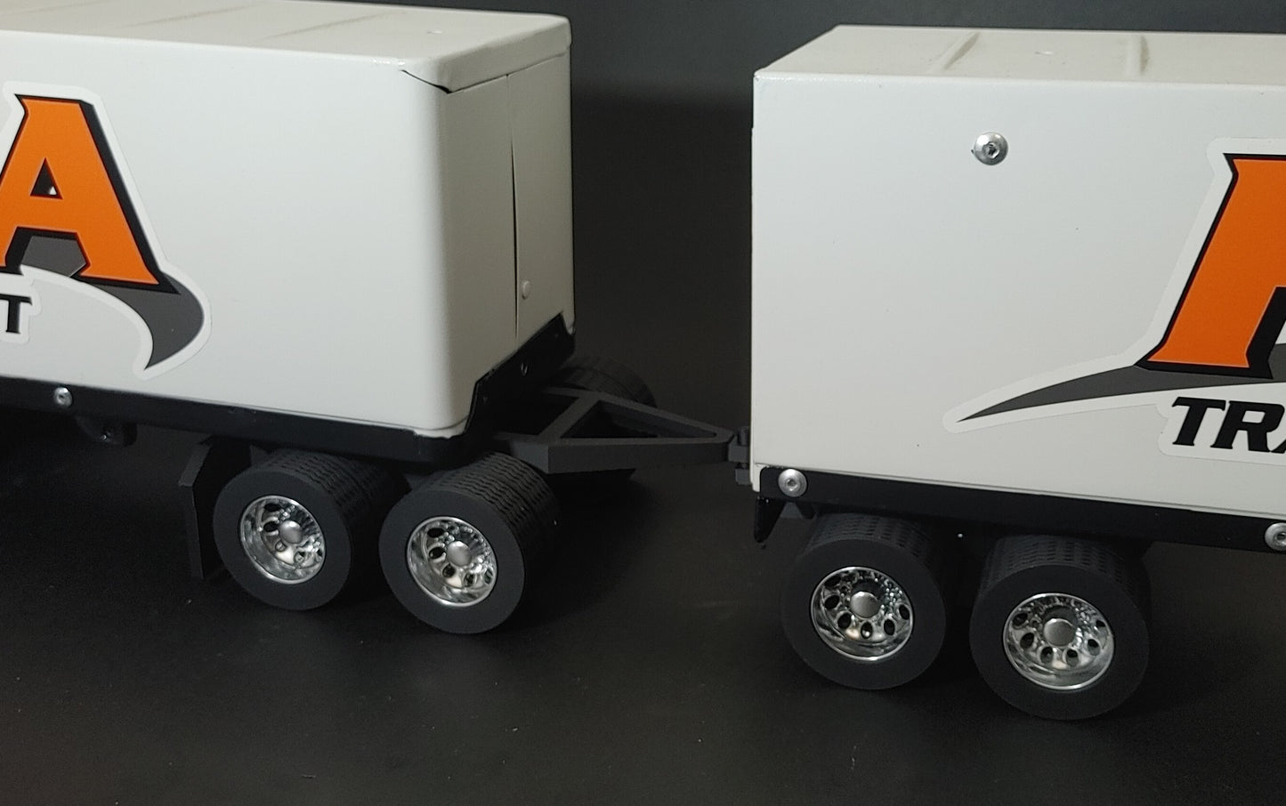 NYLINT Bud Wheels Freightliner/GMC [ Scale: 1/18 ]