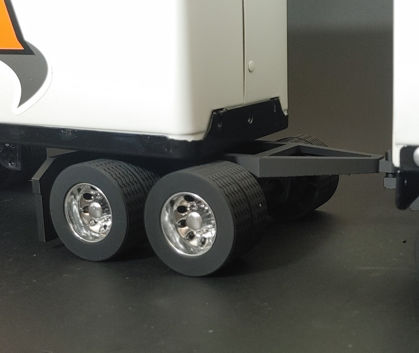 NYLINT Bud Wheels Freightliner/GMC [ Scale: 1/18 ]