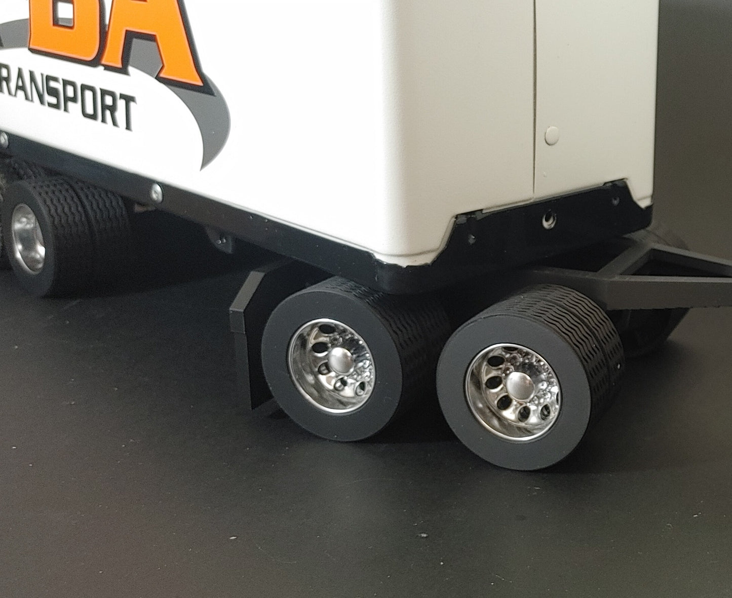 NYLINT Bud Wheels Freightliner/GMC [ Scale: 1/18 ]