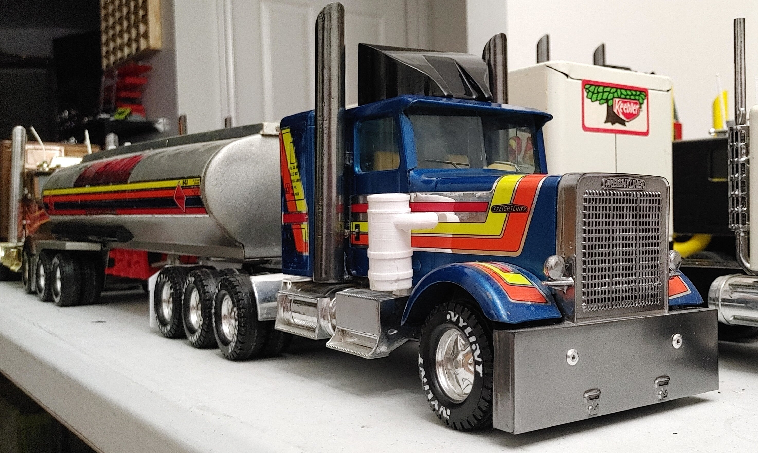 NYLINT FREIGHTLINER Grills - Original/Custom [ SCALE: 1/18