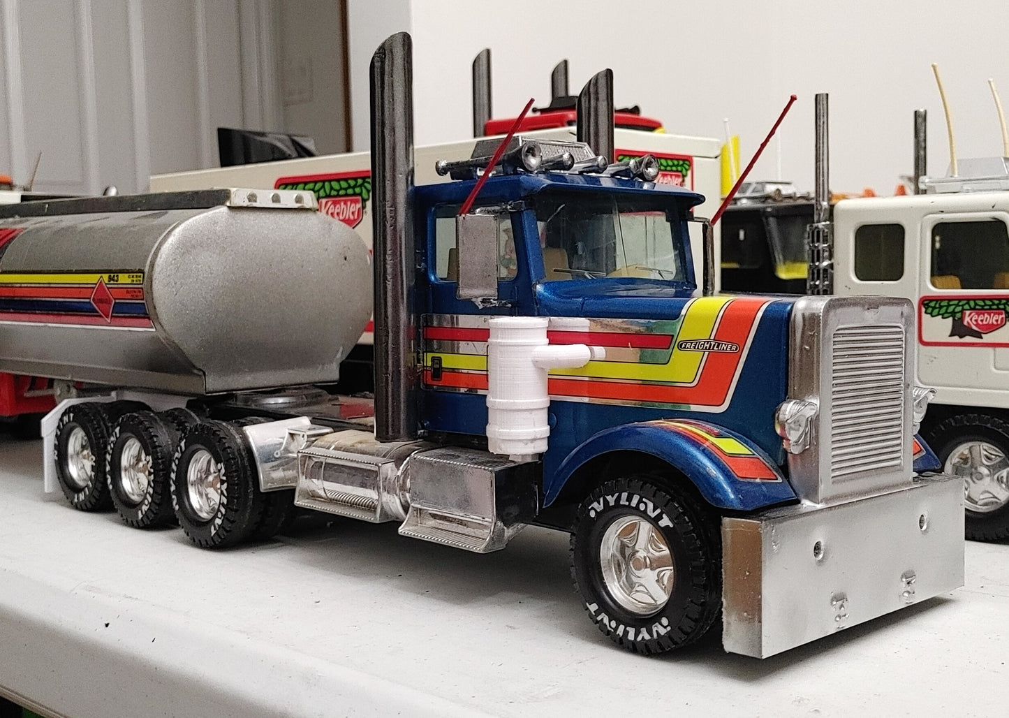 NYLINT Air Cleaner Set Freightliner [ SCALE: 1/18 ]