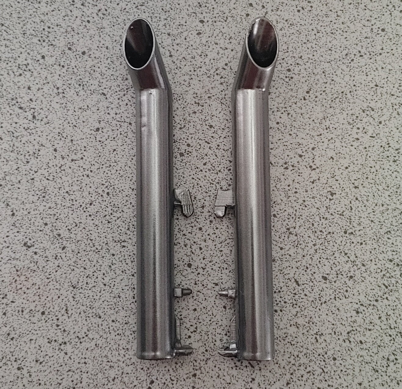 NYLINT Curved-Tip Exhaust Set (SNAP-ON) [ Scale: 1/18 ]